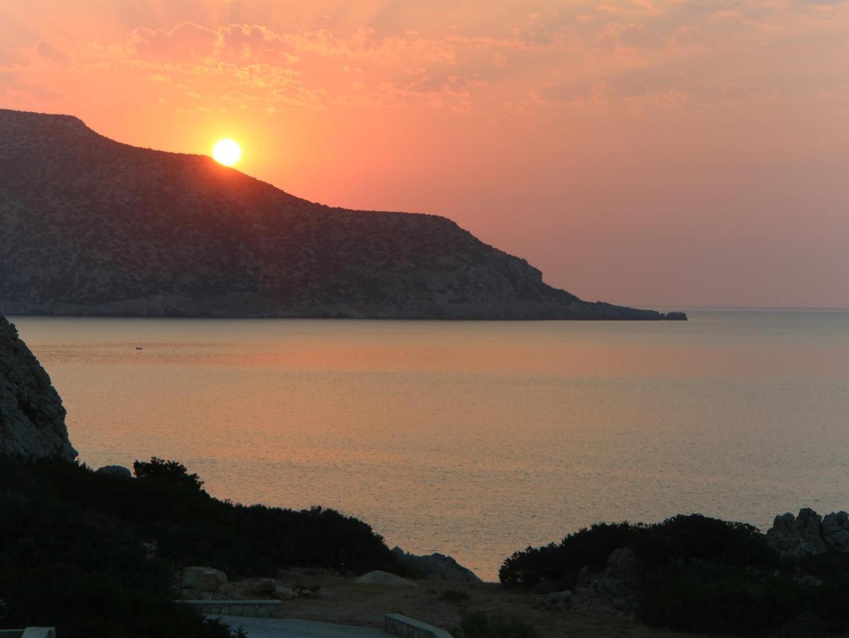 Castelia Bay Hotel Амоопи Екстериор снимка