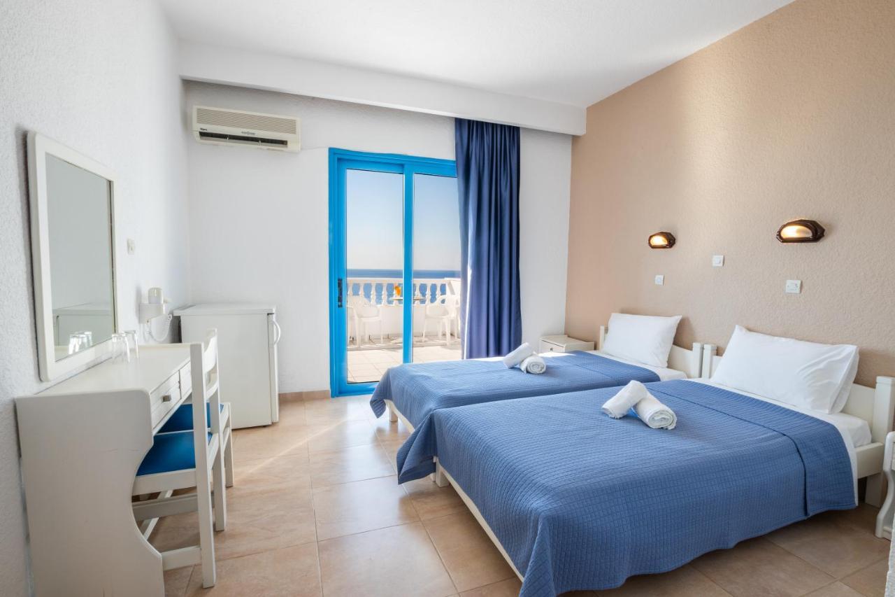 Castelia Bay Hotel Амоопи Екстериор снимка