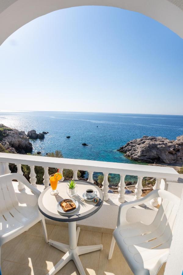 Castelia Bay Hotel Амоопи Екстериор снимка