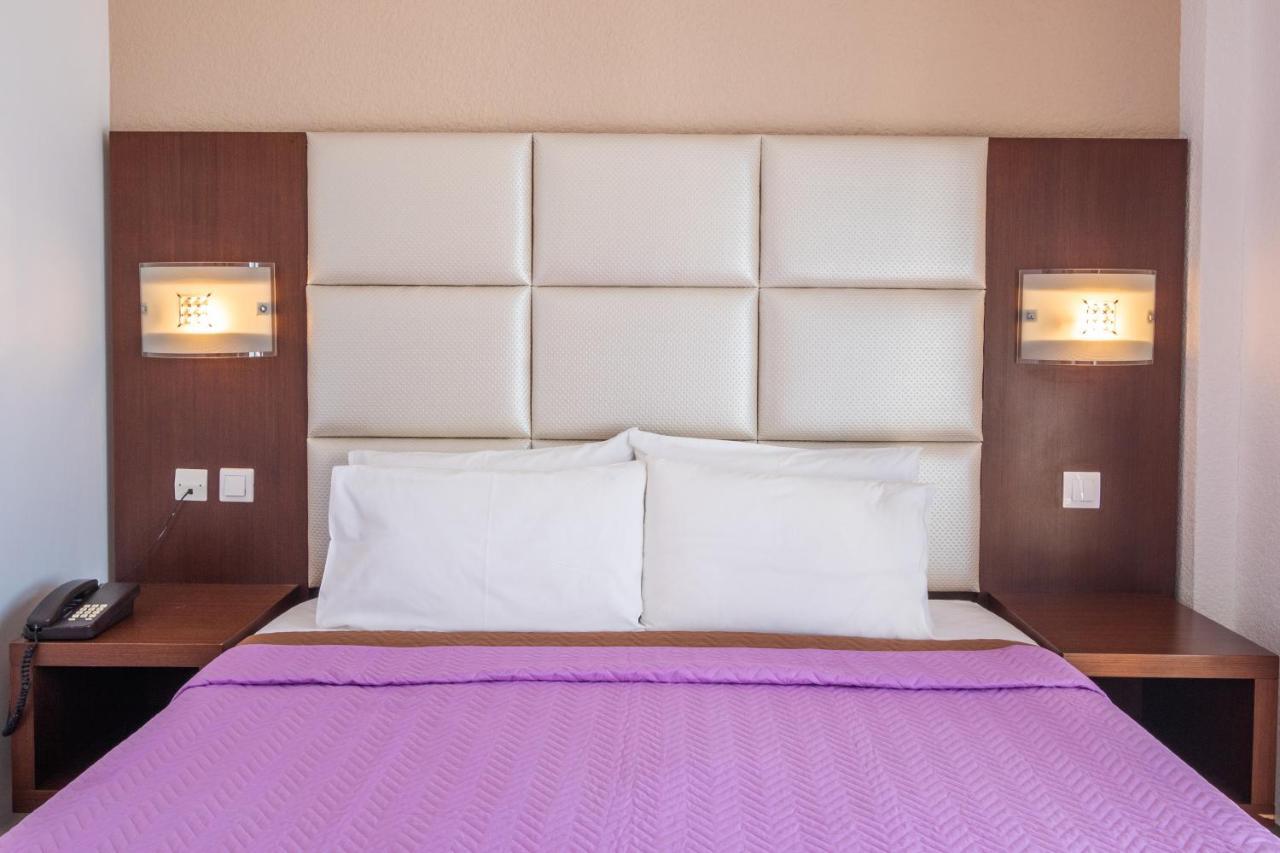 Castelia Bay Hotel Амоопи Екстериор снимка