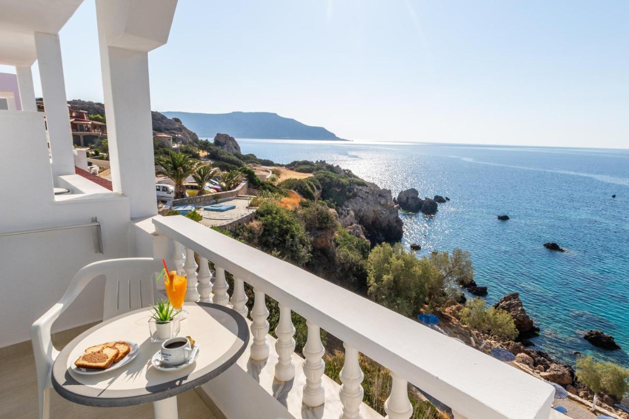 Castelia Bay Hotel Амоопи Екстериор снимка