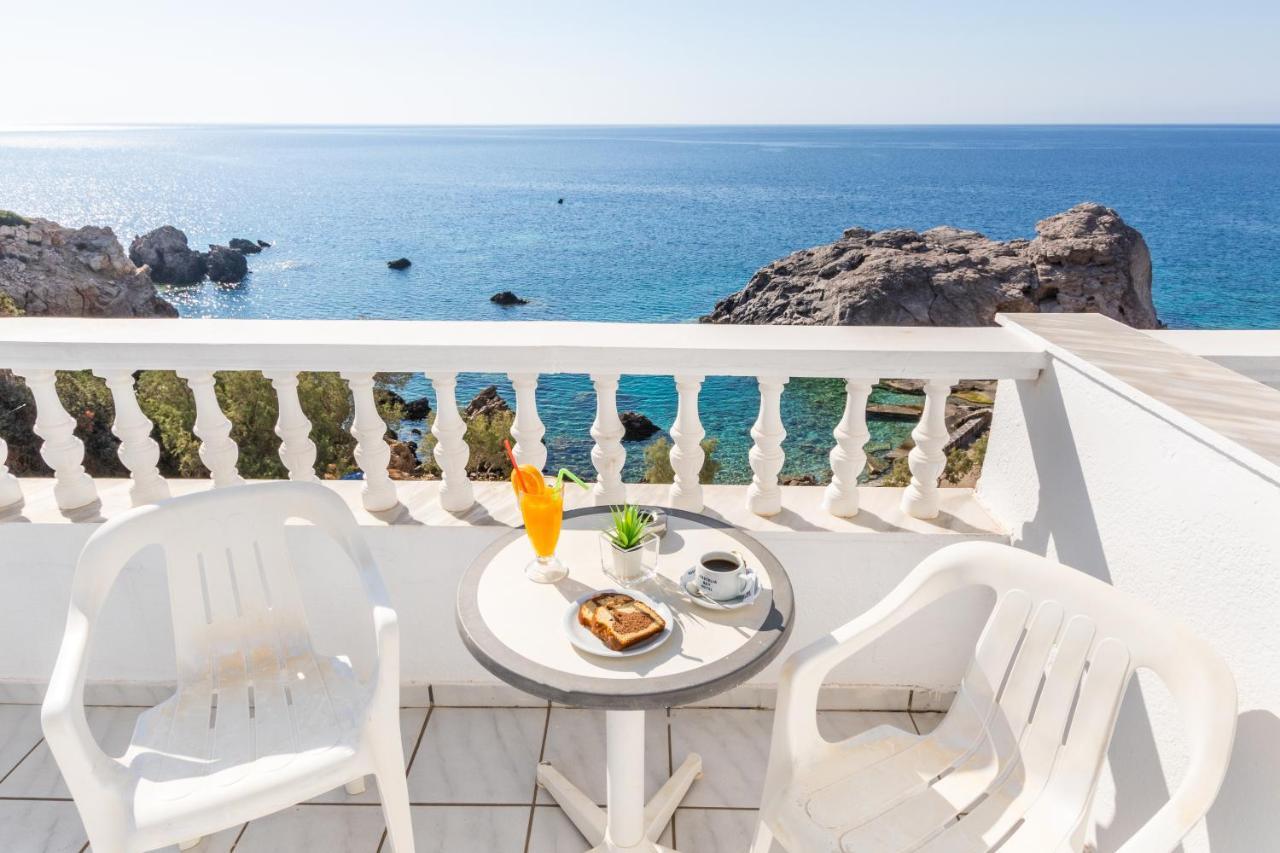 Castelia Bay Hotel Амоопи Екстериор снимка
