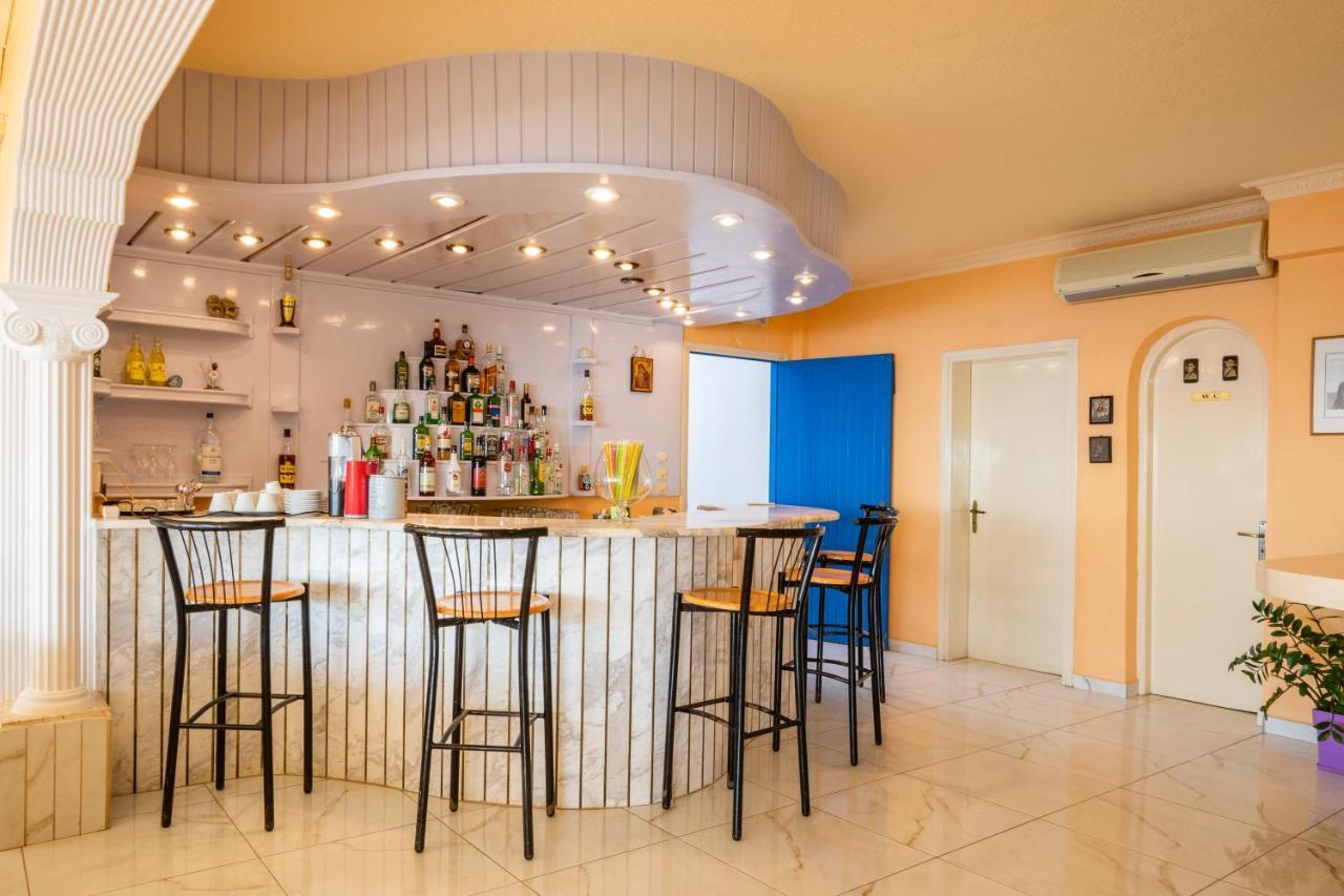 Castelia Bay Hotel Амоопи Екстериор снимка