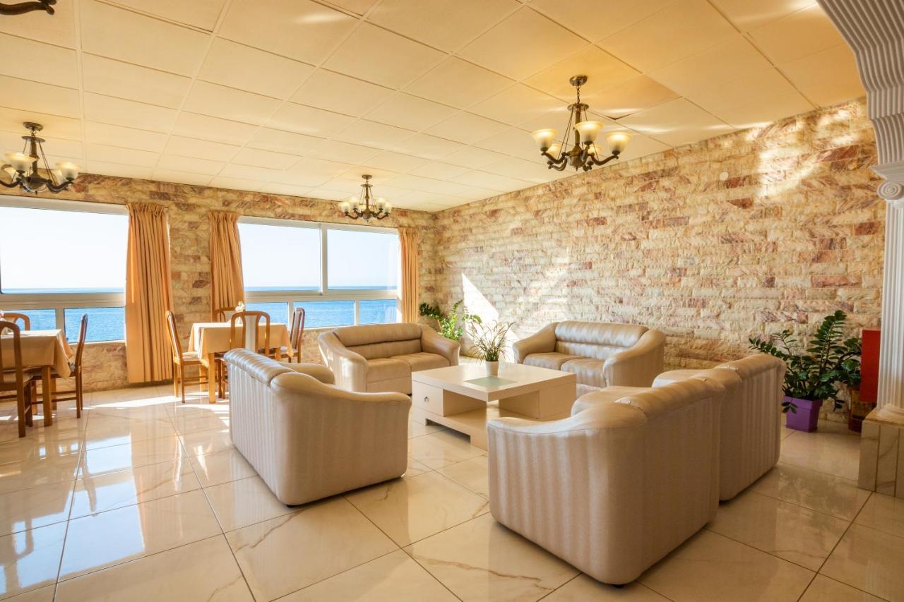 Castelia Bay Hotel Амоопи Екстериор снимка
