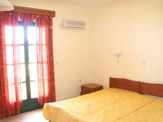 Castelia Bay Hotel Амоопи Екстериор снимка