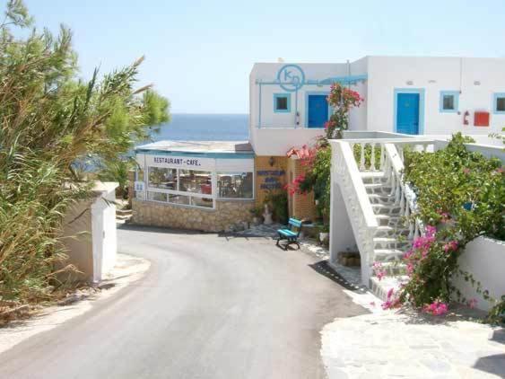 Castelia Bay Hotel Амоопи Екстериор снимка