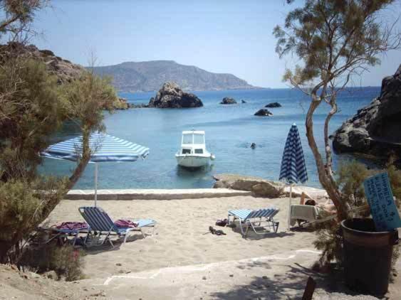 Castelia Bay Hotel Амоопи Екстериор снимка