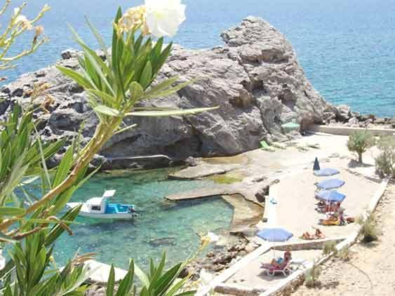 Castelia Bay Hotel Амоопи Екстериор снимка