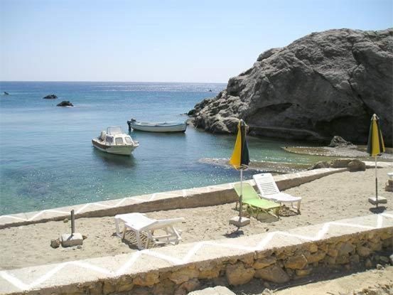Castelia Bay Hotel Амоопи Екстериор снимка