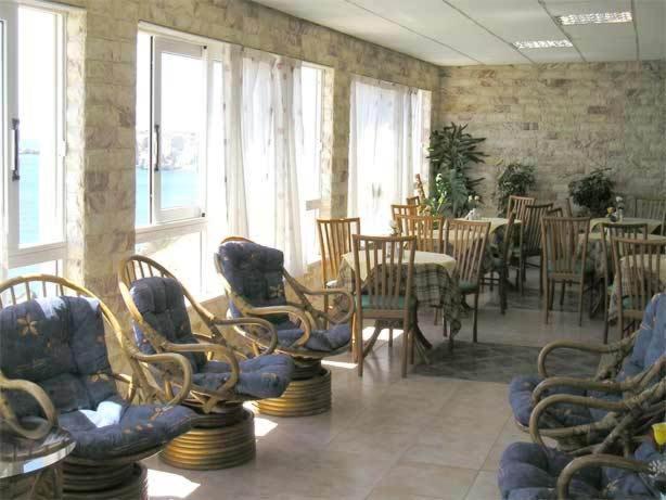 Castelia Bay Hotel Амоопи Екстериор снимка