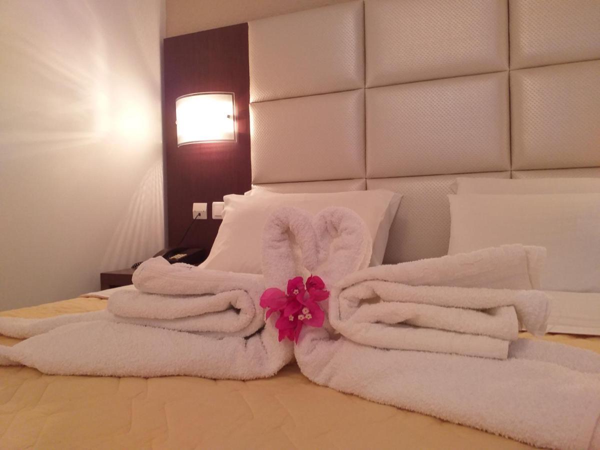 Castelia Bay Hotel Амоопи Екстериор снимка